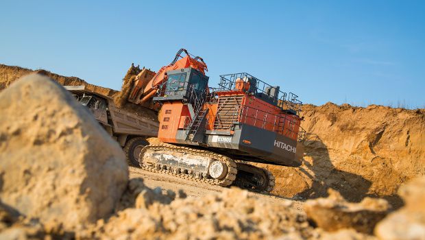 Hitachi expédie deux pelles de 200 t au Qatar