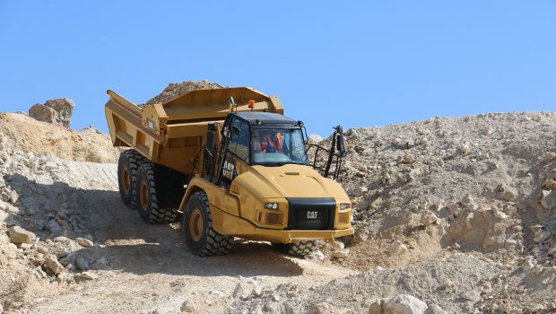 Caterpillar présente son tombereau 730C EJ