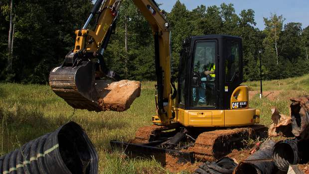 Caterpillar promeut ses mini-pelles E2