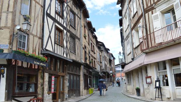 A Limoges, le quartier de la cathédrale se fait une beauté