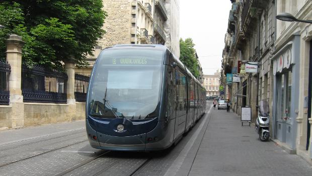 A Bordeaux, le tramway tisse sa toile