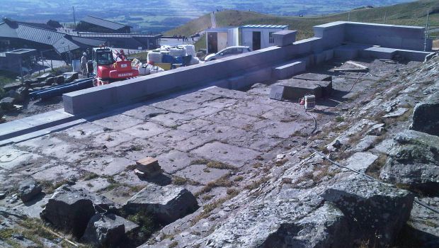 De la chaux pour reconstruire un monument gallo-romain 