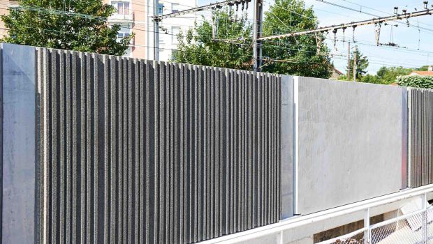 Des murs antibruit en béton de caoutchouc pour la ligne Massy-Valenton 
