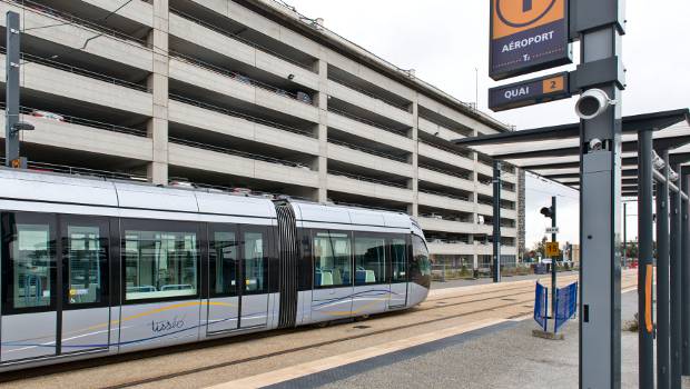 A Toulouse, le tram Envol fait ses premiers pas