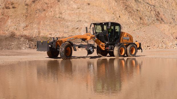 Case présente une nouvelle gamme de niveleuses à Intermat