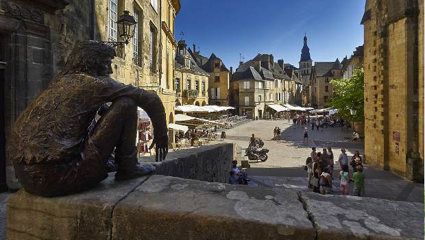 A Sarlat, Blastrac mise sur le bouchardage