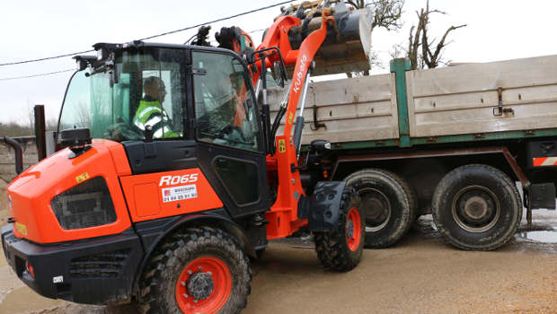 La chargeuse Kubota R065 tient le haut de l'affiche