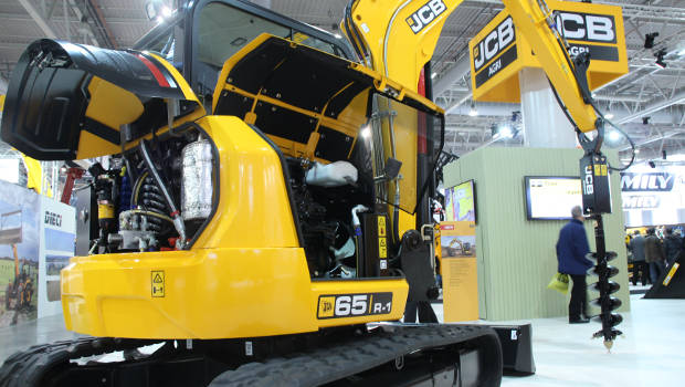 JCB a présenté sa 65R-1 au Sima
