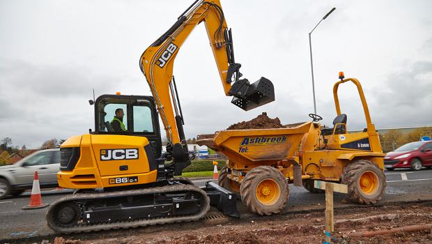 La midi pelle JCB 86C-I TAB fait ses débuts en France