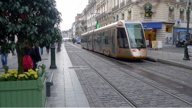 A Orléans, le tramway se refait une beauté