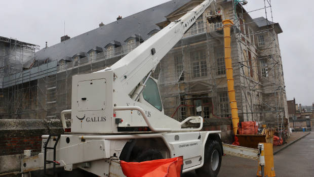 Rouen : un Roto Merlo à l'action à la Préfecture