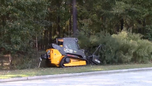 JCB 325T ForestMaster : un mini chargeur dédié
