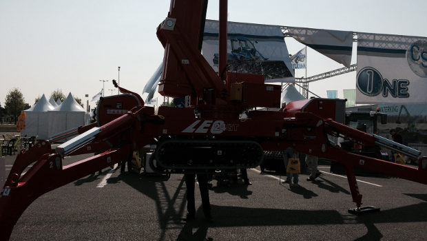 Teupen présente la nacelle articulée Leo24GT
