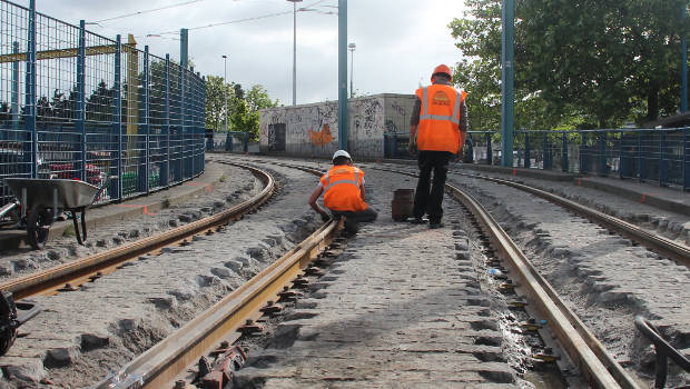 Pont de Bondy : le tramway T1 renouvelle ses rails