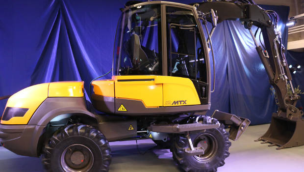 Mecalac : la sécurité standardisée sur la 12MTX