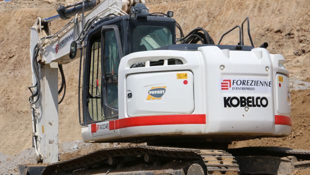 Pelle Kobelco SK260SR : l’empereur du compact 