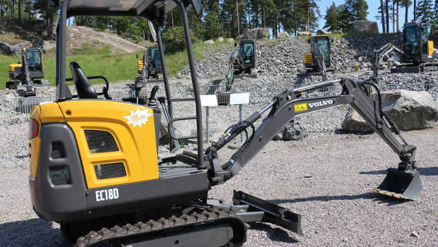 Volvo CE lance 3 nouvelles mini-pelles