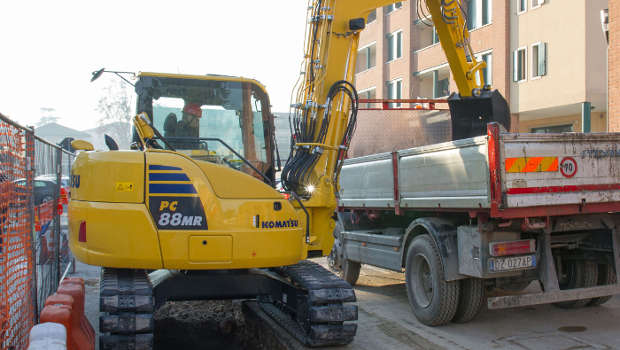 Midi-pelle : Komatsu lance la PC88MR-10