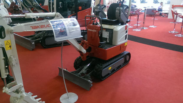 Voie variable pour la mini-pelle Takeuchi TB210R