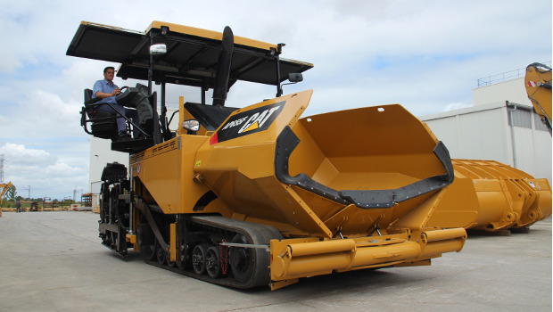 Bergerat Monnoyeur inaugure les finisseurs F de Caterpillar