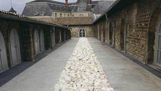 Un « remake » de l’oeuvre du sculpteur Richard Long