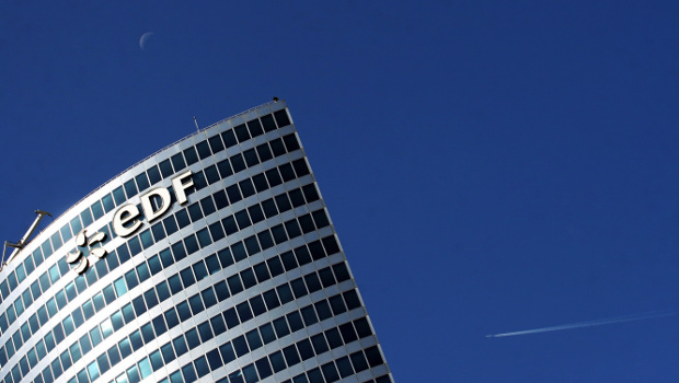 EDF vole au secours d’Areva sous l’œil de Macron