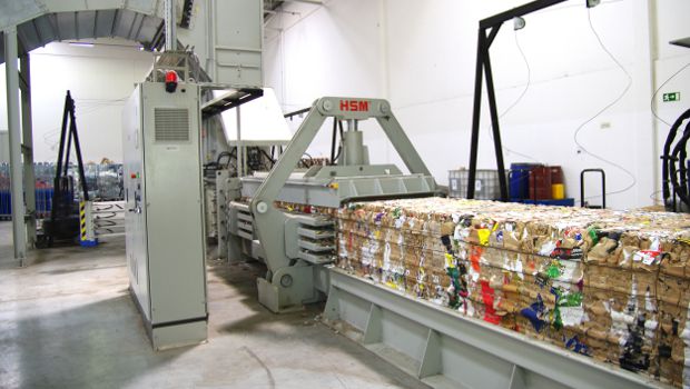 5 presses à balles HSM chez Euro Pool