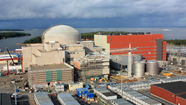 Nucléaire : 12 projets pour Royal