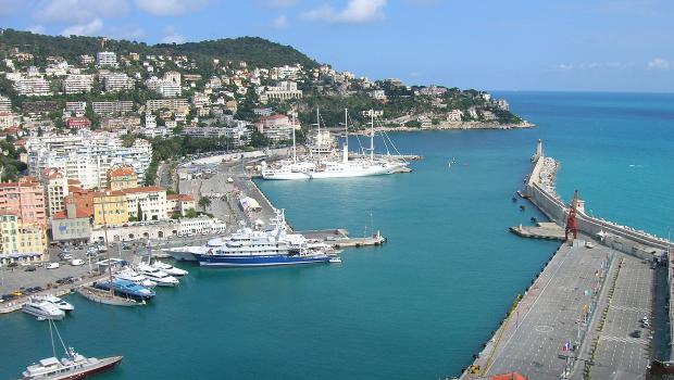 Dans le port de Nice, on renforce le quai Cassini pour accueillir le tramway