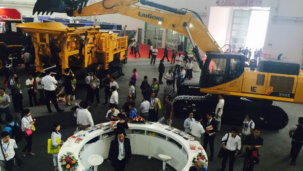 BICES 2015 : LiuGong frappe fort