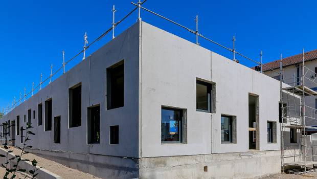 52 baies vitrées dans les façades prémurs KP1 