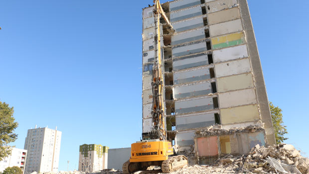 Dammarie-les-Lys : Melchiorre  descend en flèche  une tour HLM