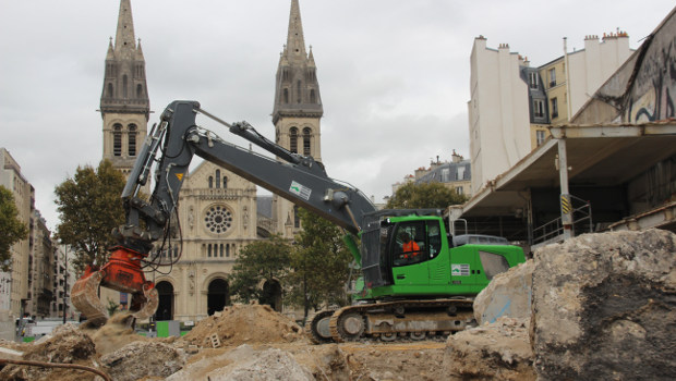 À Paris, Picheta envoie un garage à la casse