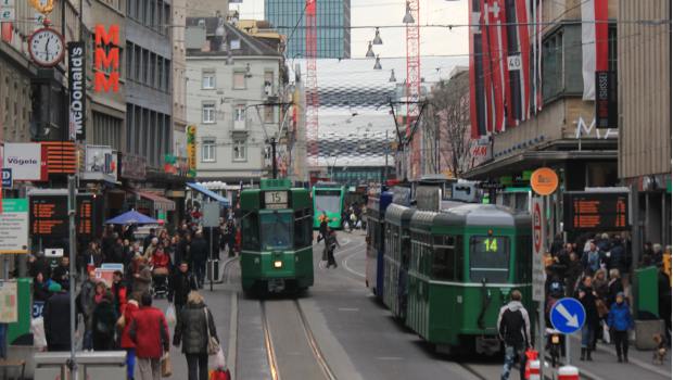 A Saint-Louis, le tram est en approche