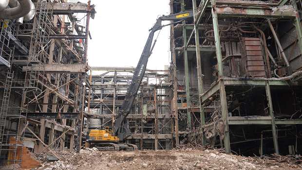 Volvo met à terre 2 chaudières de 30 et 40 m de haut en Pennsylvanie