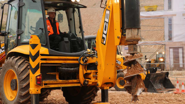 JCB invente le tracto tarière