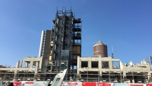Lyon : l’immeuble B10 en cours de démolition 