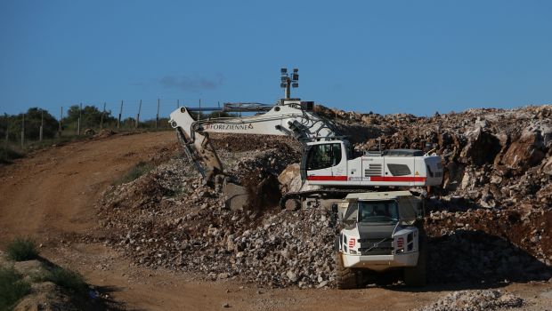 Les pelles à bout de bras 