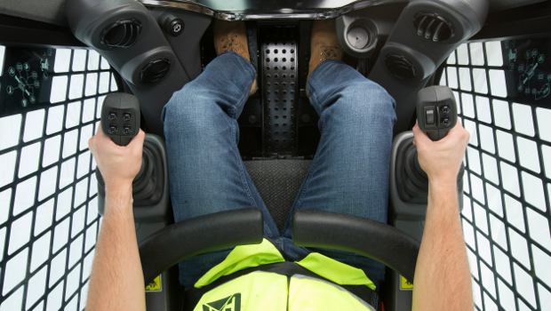 Caterpillar augmente la productivité de ses machines compactes