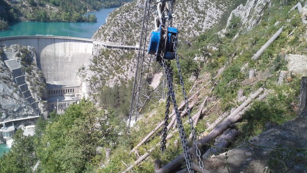 Spie fondations : forage à flanc de montagne