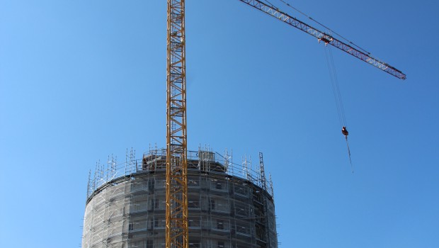 Un phare dans la ville