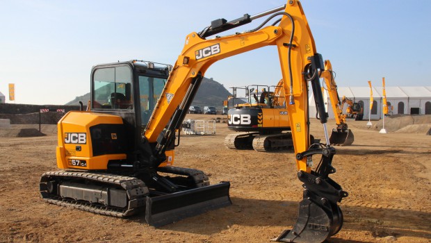 JCB revient en force sur le segment des mini-pelles de 4-6 t