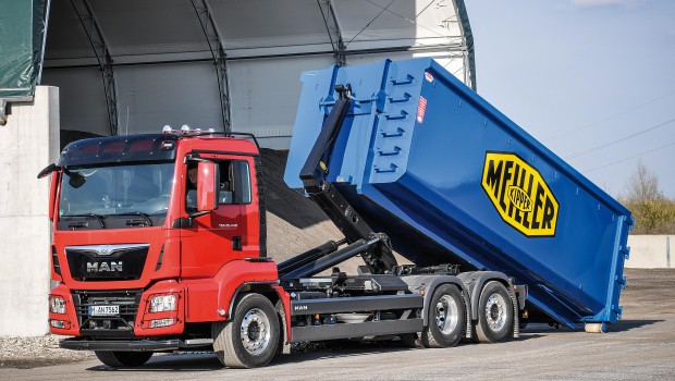 Meiller sort la benne sur berce RS21 pour Ifat