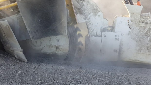 Une trancheuse pour la fibre optique