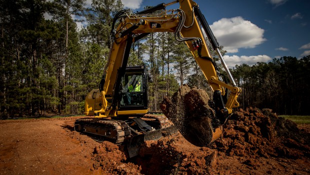 Mini pelle Cat 308E2 avec flèche à volée variable