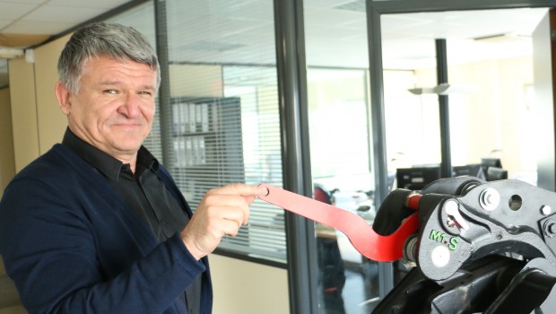 ACB couple son succès avec investissement industriel