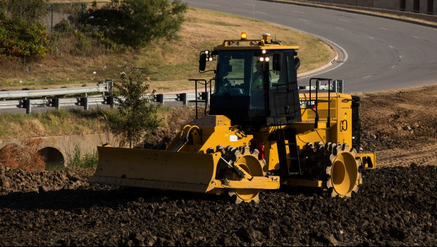 Cat 815K : compacteur de sol polyvalent !