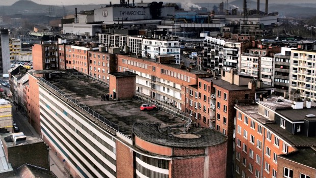 À Charleroi, sur le chantier Rive gauche, des têtes tombent