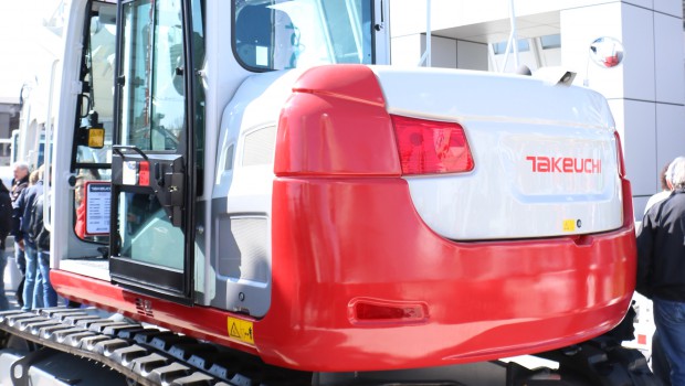 Takeuchi lance sa plus grosse pelle