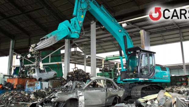 Kobelco : une machine pour le démantèlement des véhicules